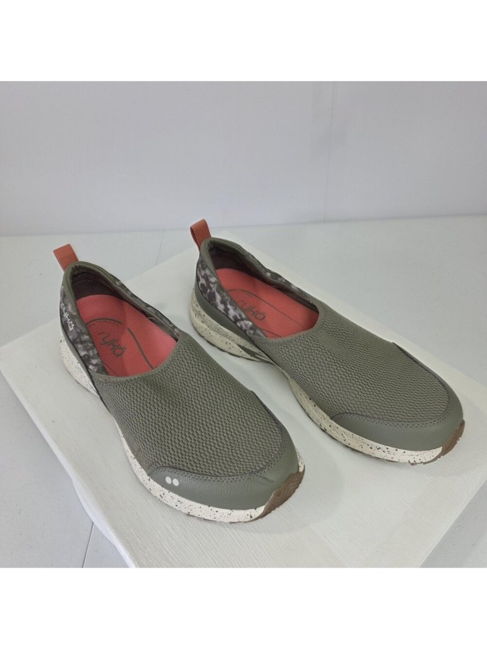 Ryka Sky Walk Chill Shoes Womens Size 10 Green Slip On Walking Comfort Sneakers
